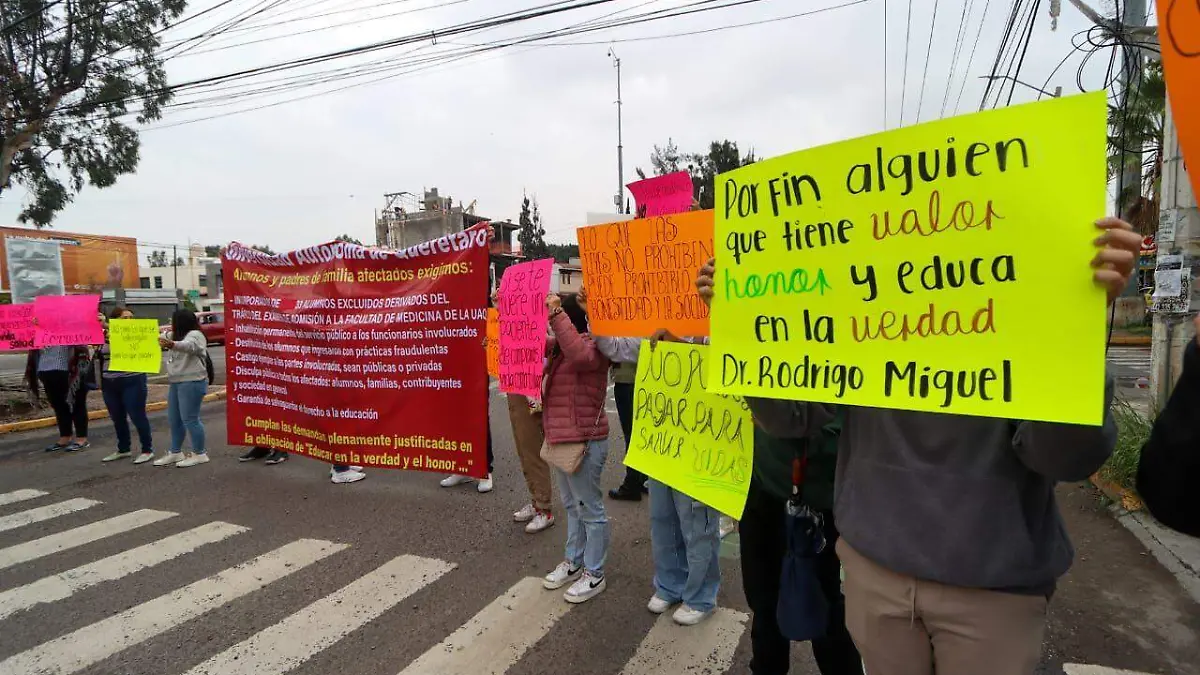 Manifestación UAQ